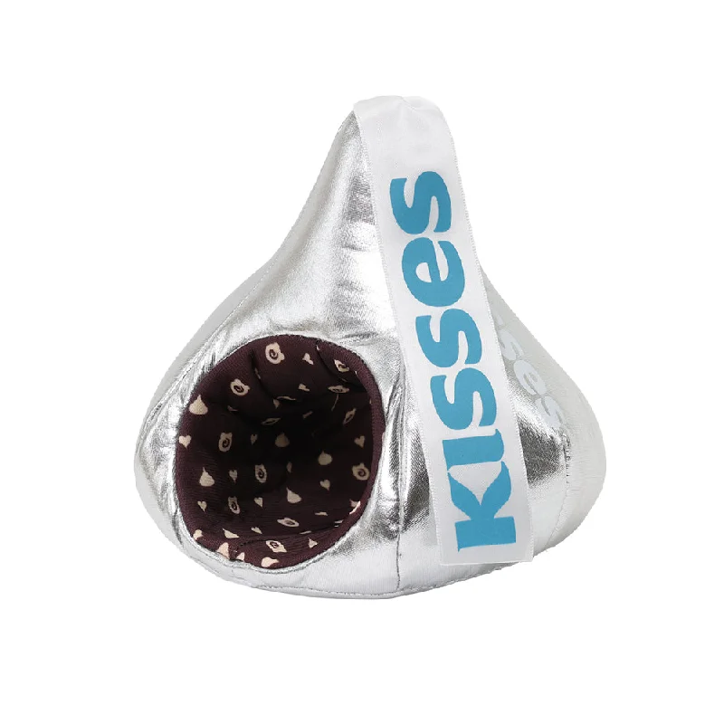Cuddly and comforting plush charactersSilver Kisses (Outfitz only)