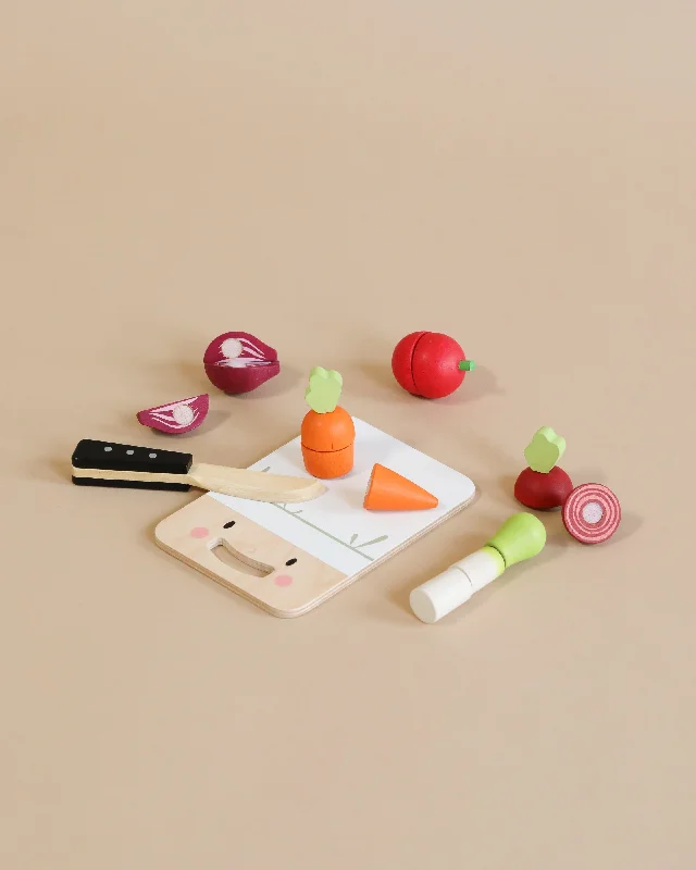child-safe wooden toys                 Mini Chef Chopping Board