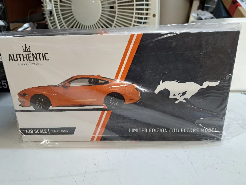 Durable toys1/18 FORD MUSTANG GT FASTBACK TWISTER ORANGE