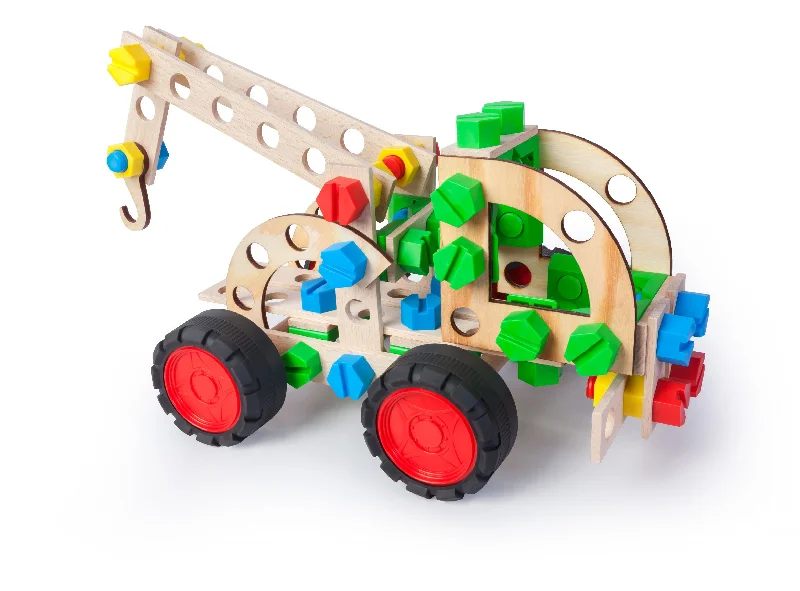 Innovative gamesWooden DIY 3-in-1 Tow Truck - Constructor